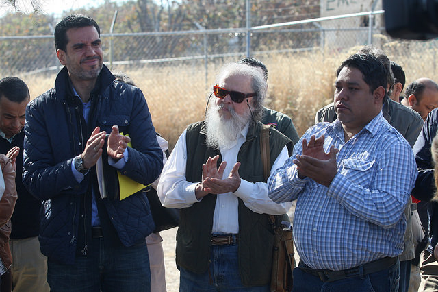 Alfredo Martínez, Director de Ecología de Zapopan junto a vecinos del Bosque Nixticuil. Foto: Ayuntamiento de Zapopan