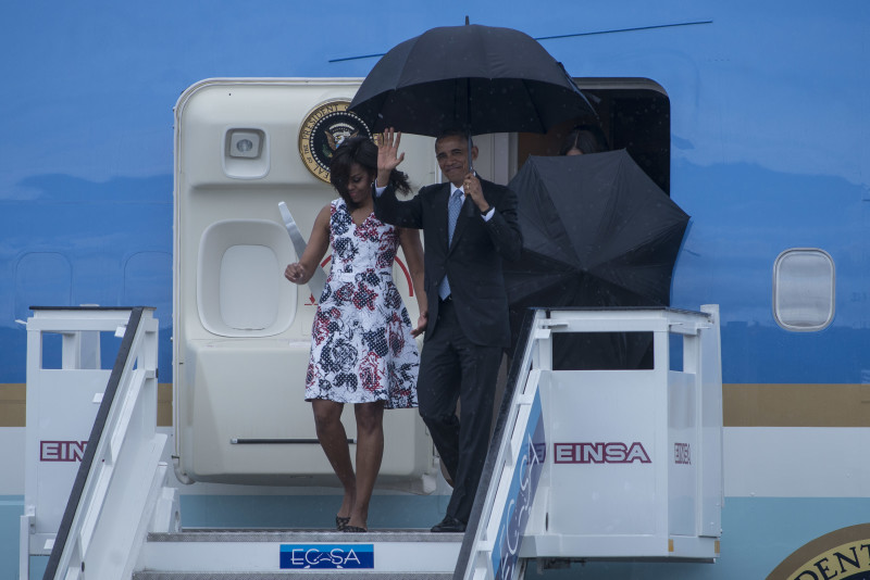  Barack Obama y su esposa Michelle Obama al llegar a Cuba. Foto: Adolfo Vladimir / Agencia Cuartoscuro.