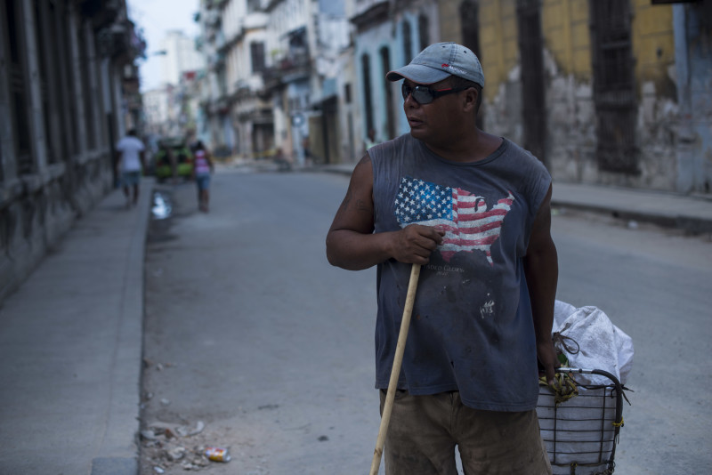 Cubano en las calles de La Habana. Foto: Adolfo Vladimir / Cuartoscuro.
