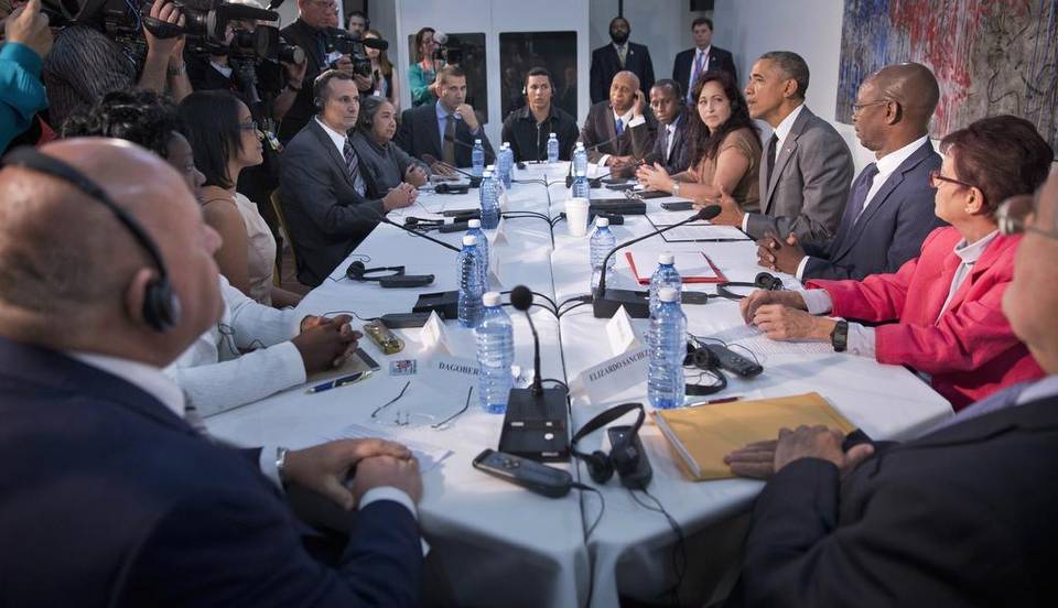 Obama con opositores al régimen cubano en La Habana. Foto del Nuevo Herald