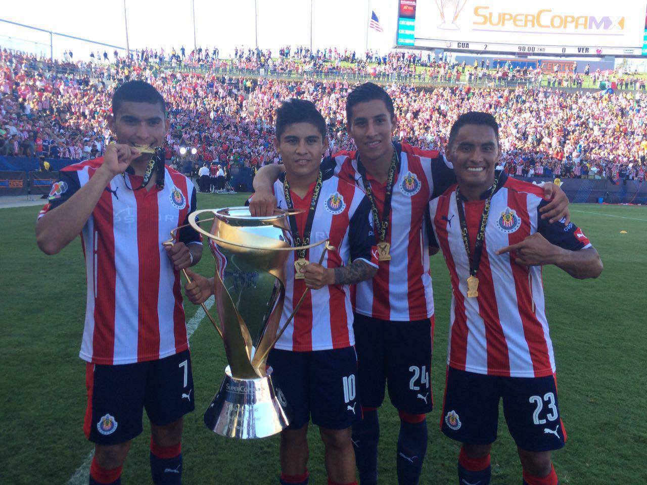 Chivas gana a Veracruz en la Supercopa MX. Foto: Chivas Oficial