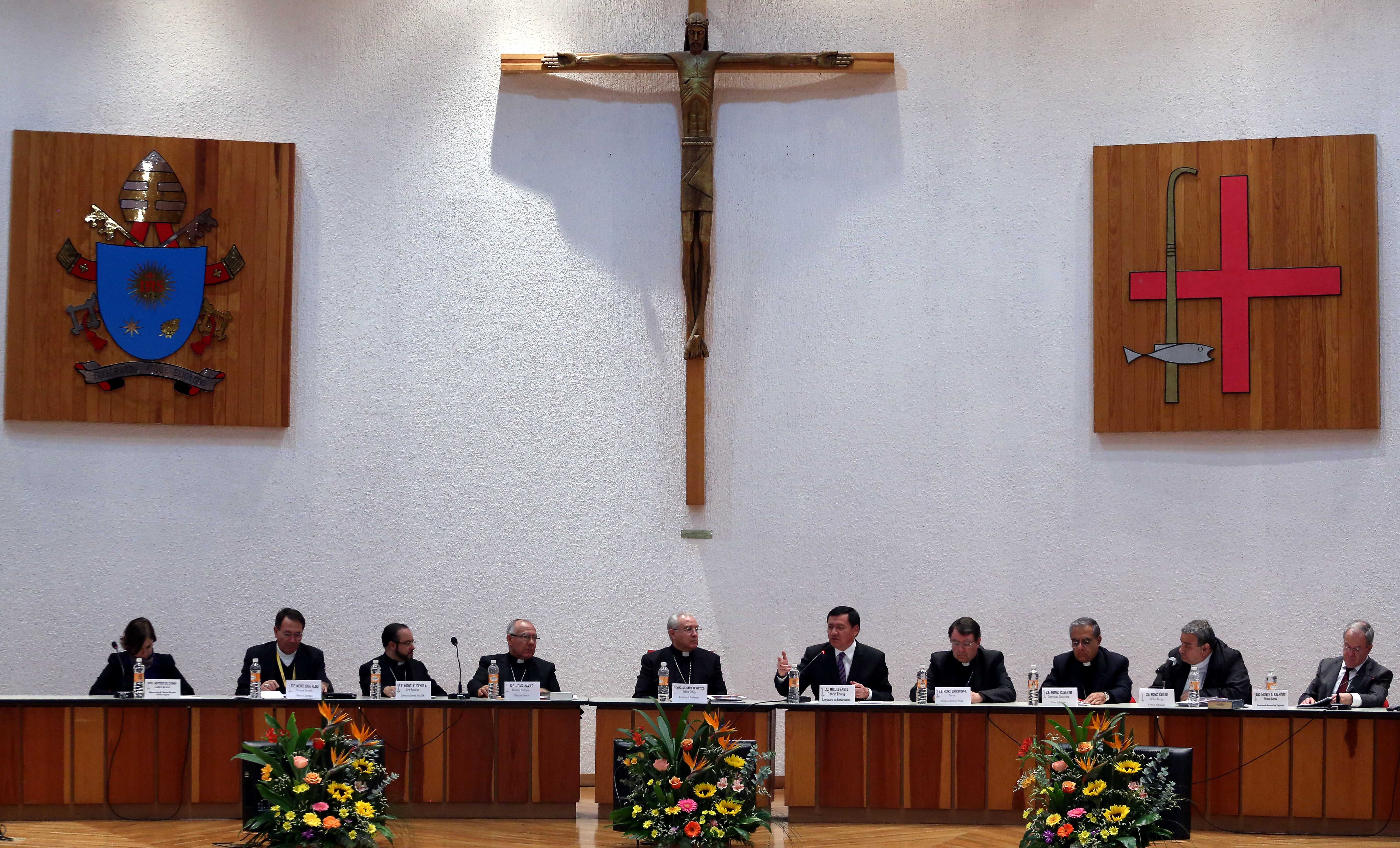 Diálogo del Secretario de Gobernación, Miguel Ángel Osorio Chong, con la Conferencia del Episcopado Mexicano. Fuente: Secretaría de Gobernación, 12 de noviembre de 2014.