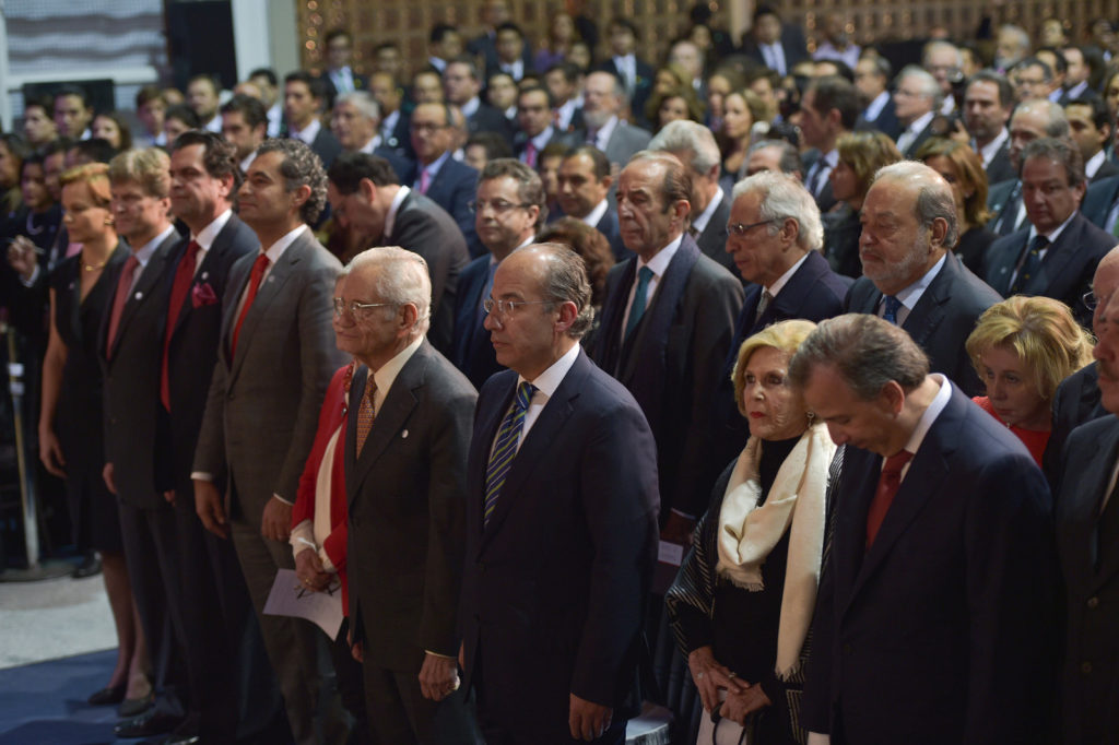 Felipe Calderón, Carlos Slim y Enrique Ochoa Reza, asistieron a la ceremonia de premiación del ITAM. Foto: Especial