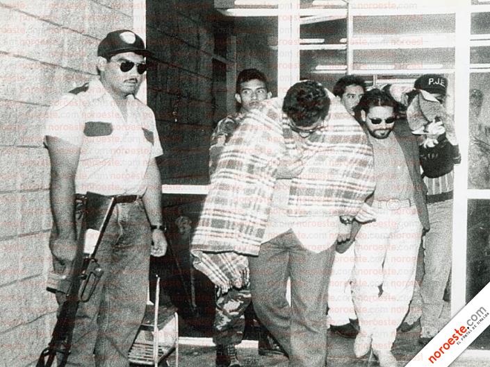 Ignacio Coronel (pantalón claro) en una de sus detenciones. 